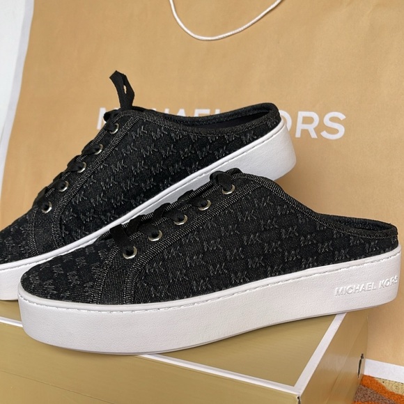 Michael Kors POPPY SLIDE SNEAKER MK DEBOSSED WASHED DENIM
49T4POFP3D Platforms - Picture 6 of 16